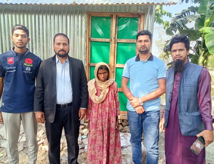 বি: বাড়িয়ায় অসহায় বৃদ্ধাকে ১টি টিনের ঘর উপহার দিয়েছে বাংলাদেশ প্রবাসী অধিকার পরিষদ, কুয়েত শাখা